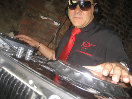 DJ Nico am Mischpult